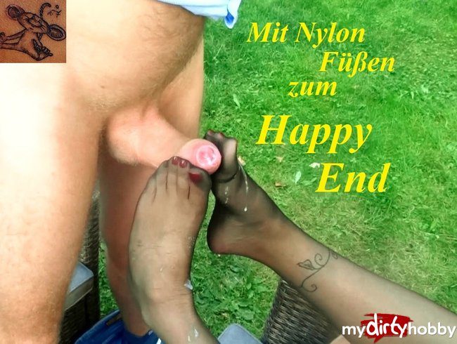 Mit Nylon Füßen zum Happy End