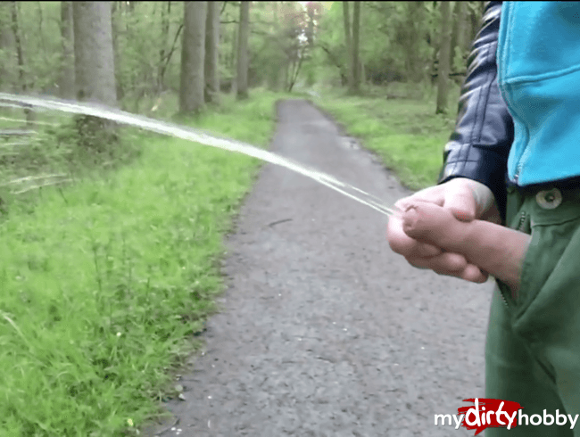 PISS PLAY OUTDOORS